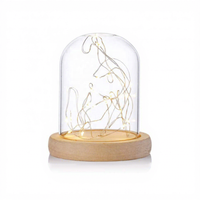 Cloche Cloche en verre avec base en bois Décoration de maison Love Europe Christmas Clear Folk Art Ornement de Noël