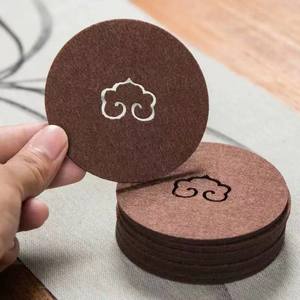 Sous-verres en feutre de laine rouge perforés, isolants et absorbants, tapis de table, design minimaliste moderne, 10x10cm, épaisseur 3mm - Product Image 2