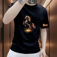 T-shirt à manches courtes col rond imprimé cheval B43, sensation de luxe, collection Année du Cheval, pour homme, polyvalent, décontracté, à porter en dessous ou en dessus