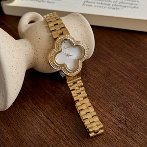 <span class=keywords><strong>Montre</strong></span> Scottie E9758 de luxe sophistiquée en forme de trèfle pour <span class=keywords><strong>femme</strong></span>, <span class=keywords><strong>montre</strong></span> à quartz étanche en acier inoxydable 9758, idéale pour les affaires - Product Image 1