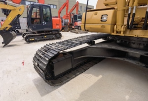 Excavadora de cadenas CAT 320CL usada de alta calidad, fabricada en Japón, con cazo hidráulico para excavación. Equipo de construcción usado en venta. - Product Image 4