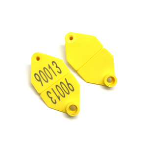 Etiquettes d'oreille monobloc en TPU pour chèvres et porcelets, imprimées au laser, 34*67mm, modèle Caprae Aures - Product Image 1