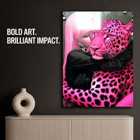 Impression d'art mural tendance Léopard Rose : Portrait Femme et Grand Chat pour Salon, Chambre, Hôtel – Décoration Contemporaine Audacieuse