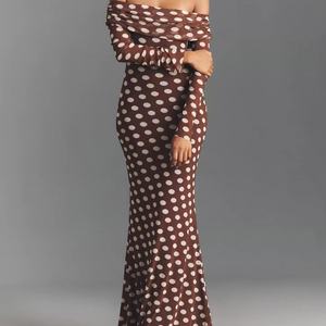 Minivestido floral con hombros descubiertos, diseño calado y ribete de encaje - Elegante vestido casual de verano de corte ajustado - Product Image 1