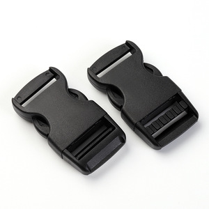 Hebilla Ajustable de Plástico Negro de 25 mm de Doble Cara para Correa de Mochila o Riñonera - Product Image 1