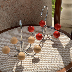 Gantungan Organizer Lemari Kayu Multifungsi dengan Pengait Putar untuk Tas Bola, Sabuk, Dompet, Dasi, Topi, BH, Syal, Pakaian - Product Image 1