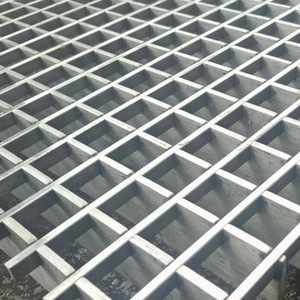 Grille de protection architecturale à emboîtement avec finition lisse, grille à lamelles verticales galvanisées pour façade de bâtiment - Product Image 3