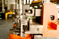 Machine de pliage de tuyaux CNC hydraulique électrique automatique 3D NC de 50 mm, haute précision, en acier inoxydable, certifiée CE, pièces automobiles