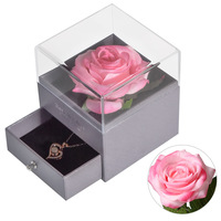 Collier boîte à bijoux avec roses rouges de longue durée soie éternelle fleurs de roses conservées pour le cadeau de la Saint-Valentin des mères