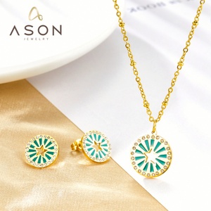 Nouvelle collection 2022 : Parure de bijoux populaire en acier inoxydable plaqué or 18 carats, motif étoile verte et diamant, comprenant collier pendentif et boucles d'oreilles de haute qualité - Product Image 3