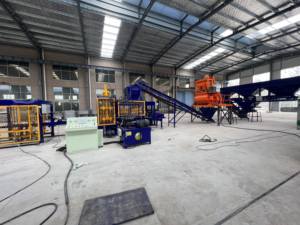 Mesin pembuat bata beton semen yang mudah dioperasikan dengan komponen cetakan inti yang terintegrasi pada jalur produksi bata Paving - Product Image 4