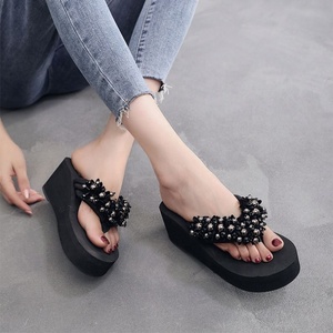 Sandálias de cunha antiderrapante frisadas das mulheres flip-flops para desgaste exterior - Product Image 3