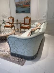 Sofá Clásico de Estilo Francés para Tres Personas, Tapizado en Tela Verde Claro, Ideal para Muebles de Club o Villa - Product Image 5