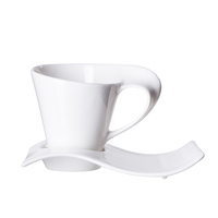 Ensemble de vaisselle en porcelaine blanche classique élégante de forme unique en gros pour salon, restaurant, hôtel, ensemble de tasses à eau et à thé en forme de vague