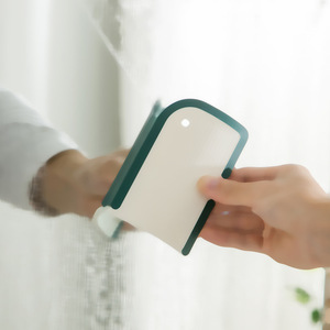 Nettoyeur de miroir de salle de bain en plastique en forme d'arc, mini-gadget essuie-glace pour le nettoyage des toilettes - Product Image 3