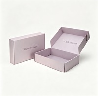 Boîte d'expédition en carton ondulé personnalisée couleur lavande poussiéreuse avec impression de marque intérieure pour bijoux, cosmétiques et emballages cadeaux élégants
