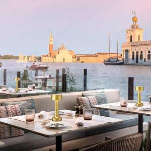 Lámpara de Mesa LED Portátil Recargable al por Mayor, 3 Colores, Control Táctil, Metálica, Inalámbrica, Regulable sin Escalonamientos, para Mesita de Noche - Product Image 4