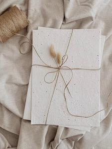 Kartu dan Label Kertas Ramah Lingkungan Buatan Tangan yang Dapat Ditanam, Berlapis Resin dengan Cetakan Benih di Satu Sisi untuk Pembungkus - Product Image 3