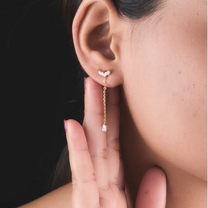 Pendientes colgantes de estilo Sui Dhaga de diamantes de lujo diseñados para un aspecto elegante en bodas y eventos especiales de la India - Product Image 5