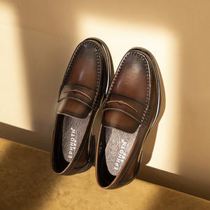 Chaussures décontractées pour hommes en cuir de vachette vintage de haute qualité - fabriquées à la main, chaussures décontractées en cuir véritable durables - Product Image 3