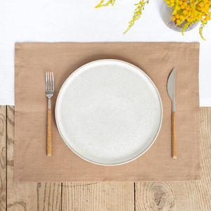Napperons en lin délavé avec texture tissée décontractée pour les services de banquet et les entreprises de restauration - Product Image 1