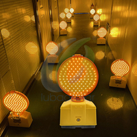 Lampe de signalisation routière à batterie prête à être expédiée LB-5102 240 LED IP54 Clignotement synchrone Sécurité routière
