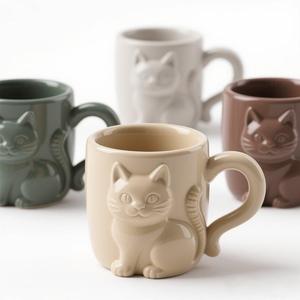 Taza de café de cerámica Civet 12OZ-Diseño único de animales, esmalte pintado a mano, tema de selva tropical - Product Image 1