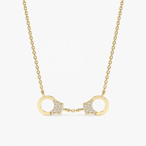 Nouveautés : Collier en argent sterling 925 avec pendentif menottes en or 18 carats - Product Image 1