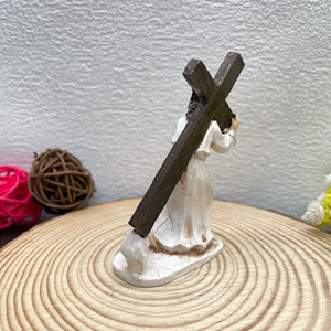 Mini Harz-Figur Jesus am Kreuz Vintage Handbemalte Tischdekoration Religiöse Miniatur-Szene Desktop-Statue Deko Großhandel - Product Image 4