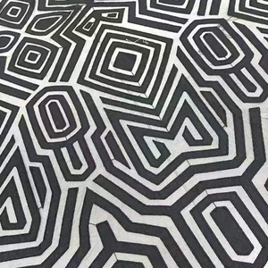 Tissu en maille double couche découpé au laser, motif géométrique noir et blanc, combinaison de crêpe et de maille, matière pour vêtements de mode - Product Image 3