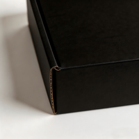 Dossiers en carton ondulé noir personnalisés, imperméables, réutilisables, avec fermeture magnétique, logo, expédition e-commerce, gaufrage, fourrure