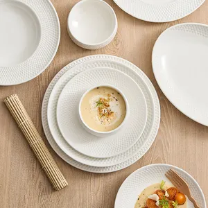 Moderne kreative weiße Party Keramik Essteller Japanisches Porzellan Hochzeit Geschirr Set für Restaurants