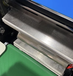 SPK350 - Envolvedora y Selladora Automática Eléctrica de Alta Precisión para Alimentos, Película Plástica, Vasos Desechables, Jabón en Barra, Embalaje Tipo Almohada - Product Image 6