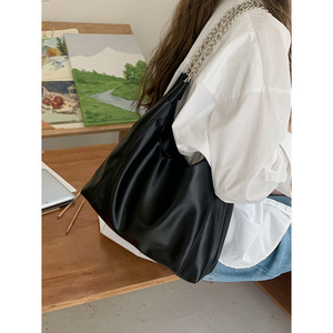 Bolso Tote Estilo Coreano con Cadena, Negro, Cuero Suave, Cierre Magnético, Bolso de Hombro para Mujer, Uso Diario - Product Image 4