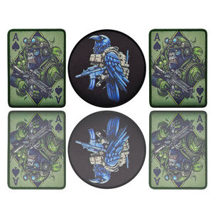 Impression Animal avec pistolet oiseau bleu avec gilet tenir pistolets Patch vert carte à jouer colère gorille noir as étiquette chapeau en <span class=keywords><strong>tissu</strong></span> à coudre - Product Image 1