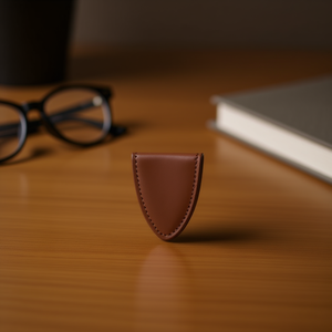 Étui triangulaire en cuir pour lunettes, 8x5,7 cm, pour le rangement des lunettes, style simple, matériau souple - Product Image 2