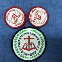 Écusson brodé personnalisé avec logo lettre, étiquette suspendue, badge brodé, étiquette tissée, motif cœur et fleur, vente en gros, taille personnalisée pour vêtements