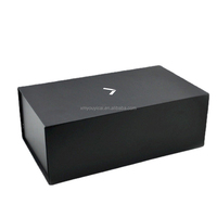 Boîte en carton personnalisée pliable à plat, avec fermeture magnétique, en papier noir, finition mate et gaufrage, pour chaussettes et fourrures