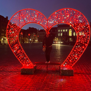 2024 decorazione di nozze all'aperto illuminazione di san valentino ha condotto la lettera di amore luce a forma di cuore motivo ad arco a LED - Product Image 6