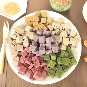 OEM ODM Sac de 500g de friandises lyophilisées arc-en-ciel pour chats et chiens, 5 saveurs mélangées, viande fraîche et fruits, collations saines et nutritives - Product Image 1