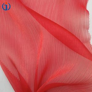 2025 nuovo tessuto plissettato 100% morbido poliestere Shimmer striscia rossa crêpe liquido metallico <span class=keywords><strong>in</strong></span> <span class=keywords><strong>Organza</strong></span> per abbigliamento di scena vestito - Product Image 3