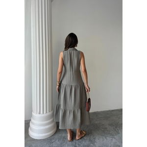 VESTIDO DE MUSLINA SIN MANGAS CON CUELLO GRIS MEDIO, ESTILO CASUAL - Product Image 1