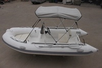 Bateau à moteur côtelé-300 1 personne pour les sports nautiques