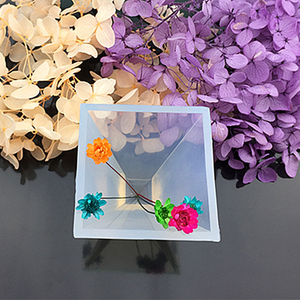 แม่พิมพ์เรซิ่นซิลิโคนรูปสามเหลี่ยมทรงพีระมิดแบบ DIY เป็นมิตรกับสิ่งแวดล้อม สำหรับงานเรซิ่นอีพ็อกซี่ พร้อมถุง OPP - Product Image 2