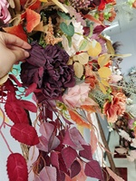 N-067 Composition florale artificielle personnalisée pour arche de toile de fond, fleurs murales triangulaires aux couleurs d'automne pour mariage en extérieur