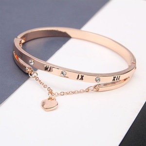 Set de Diamantes Ajustable para Pulsera de Mujer Chapado en Oro con Forma de Bola Regalo para Seres Queridos Hecho de Aleación de Zinc Duradera - Product Image 1