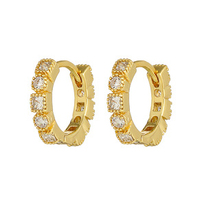 Boucles d'oreilles Huggies plaquées or 18 carats en zircon cubique, nouveauté géométrique pour femmes et jeunes filles, vente en gros à prix abordable - Product Image 6