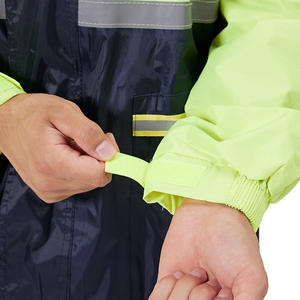 Ensemble de vêtements de travail imperméables légers (1,2 kg) à blocs de couleur pour l'extérieur, idéal pour le camping, taille universelle adulte, en polyester et PVC - Product Image 1