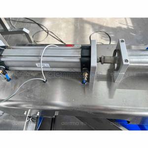 Ligne de production automatique à 6 têtes de remplissage et 4 roues de bouchage avec commande servo - Product Image 6