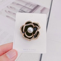 Bros Pin Bunga Camellia Mewah Ringan Eropa dan Amerika